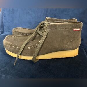 Clarks olive green Chukka Boots with Crepe Sole